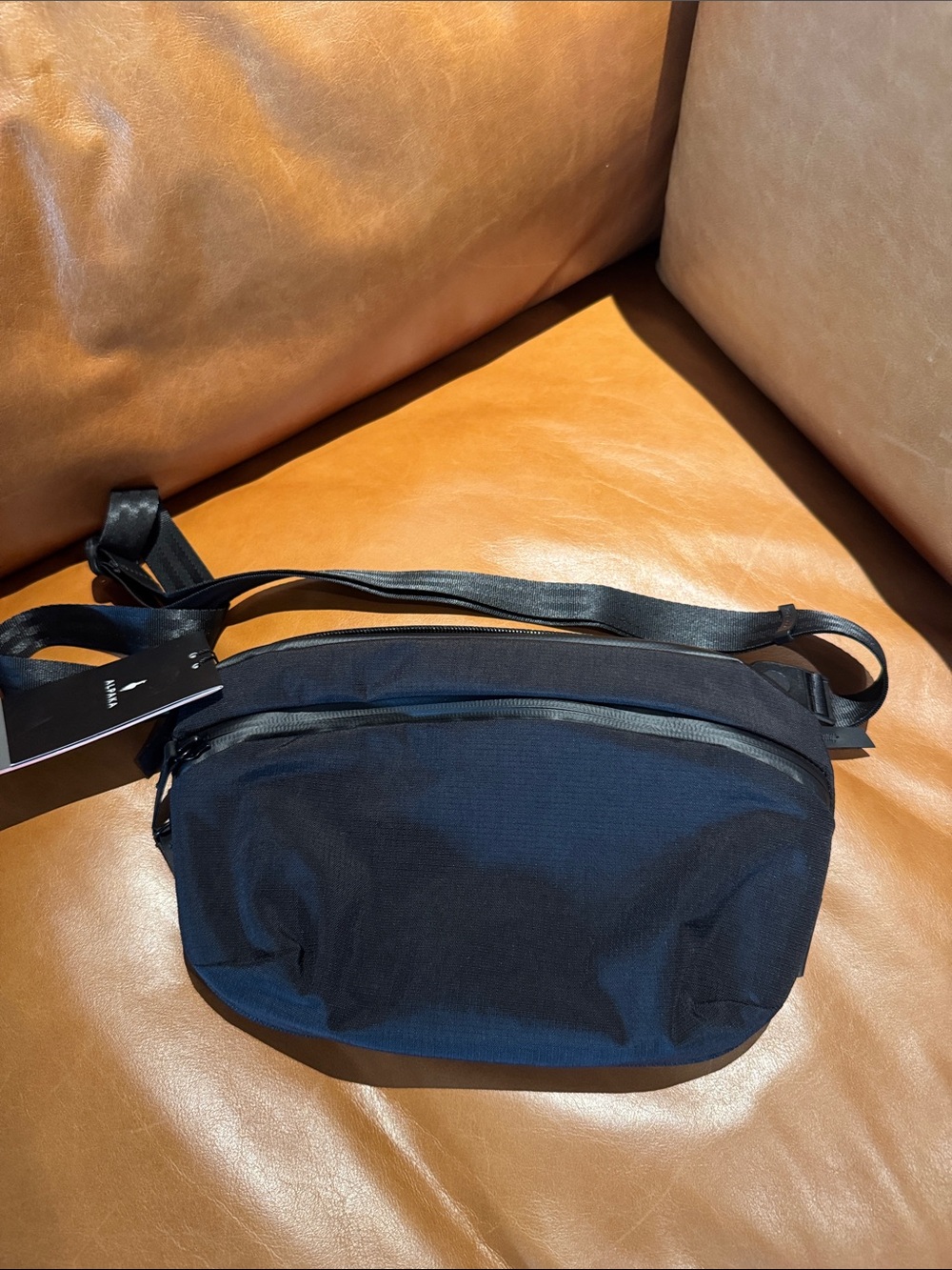 NWT ALPAKA Flight Sling Pro 2.5L Black Axoflux 400D Ripstop EDC Crossbody - Picture 4 of 8